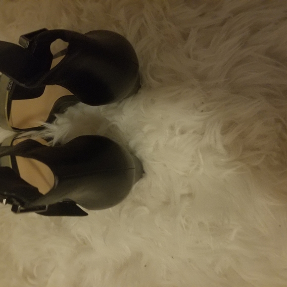 Shoes - Picture 3 of 3